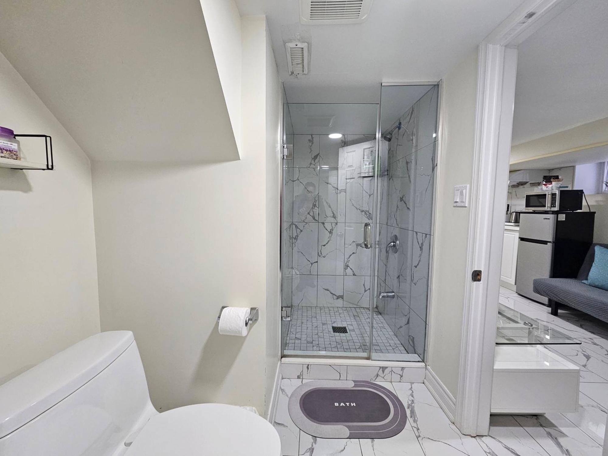 Apartment Downtown - Trinity Bellwood Park Toronto