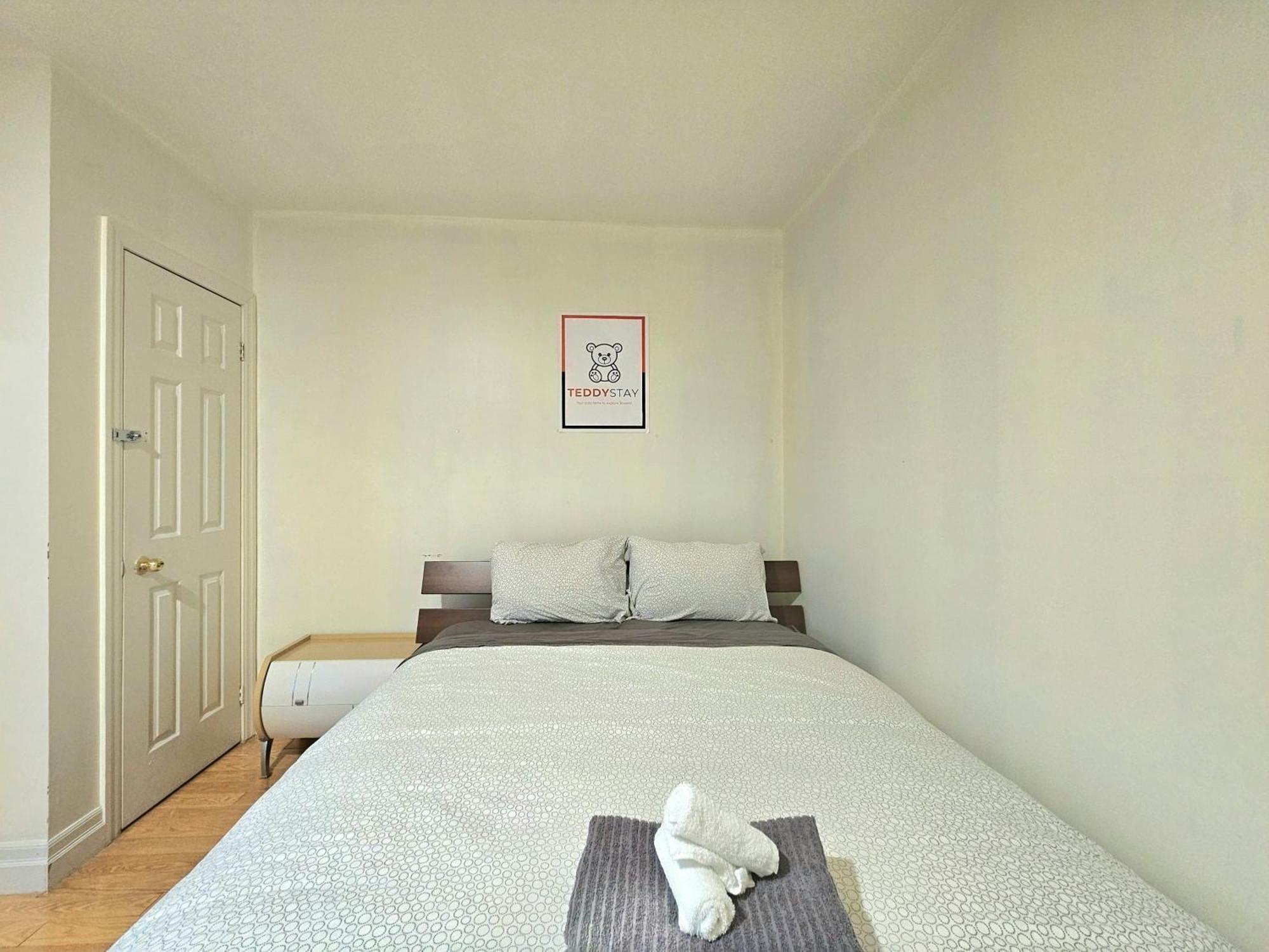 Downtown - Trinity Bellwood Park Apartment Toronto