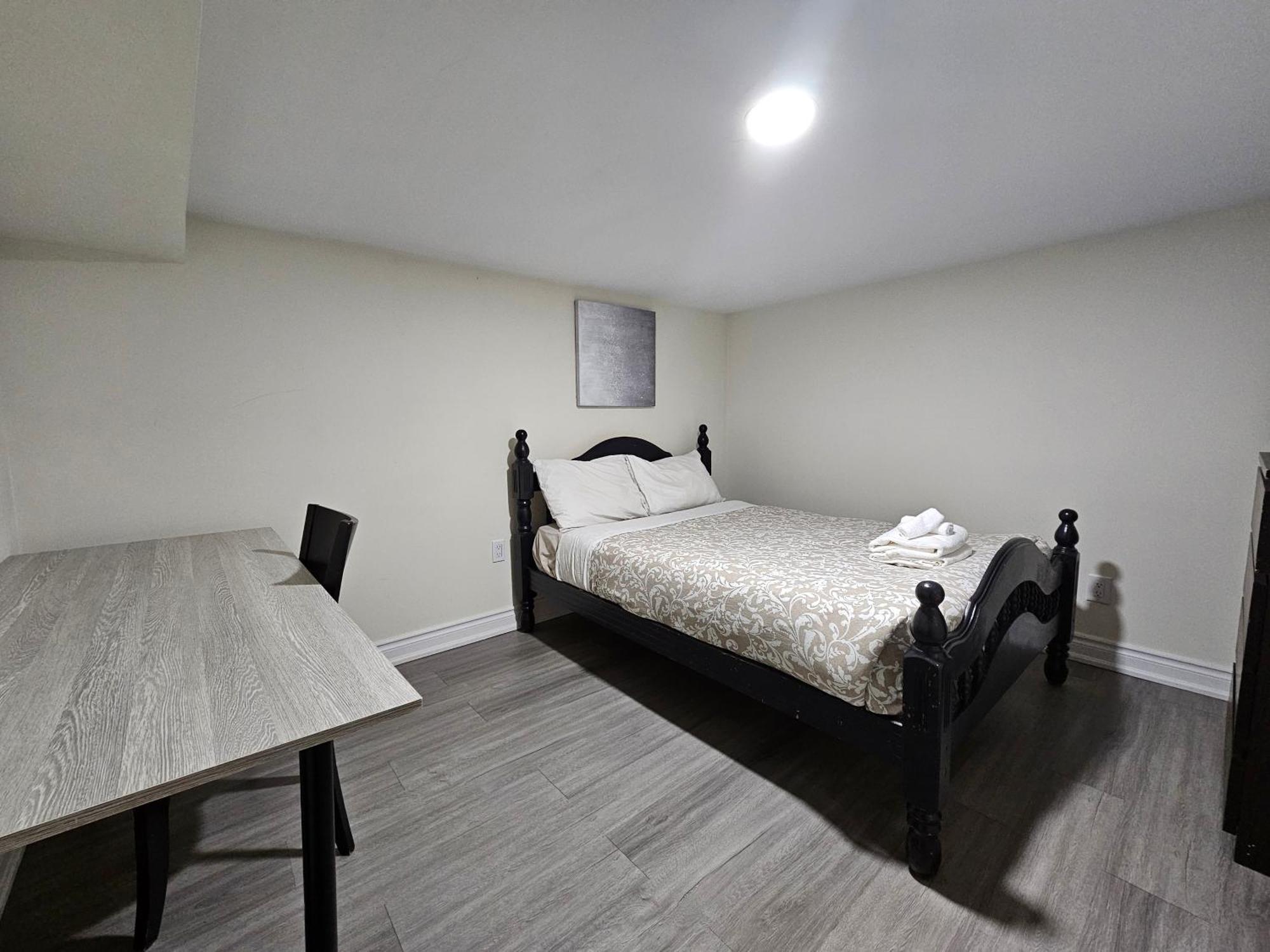 Apartment Downtown - Trinity Bellwood Park Toronto