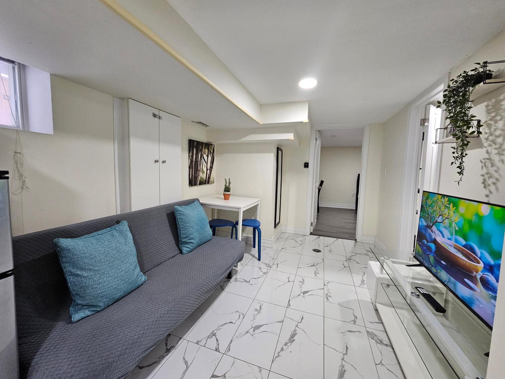Apartment Downtown - Trinity Bellwood Park Toronto